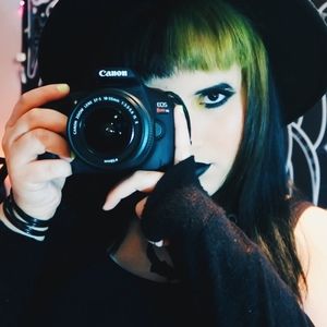 Meet your Posher, Lola